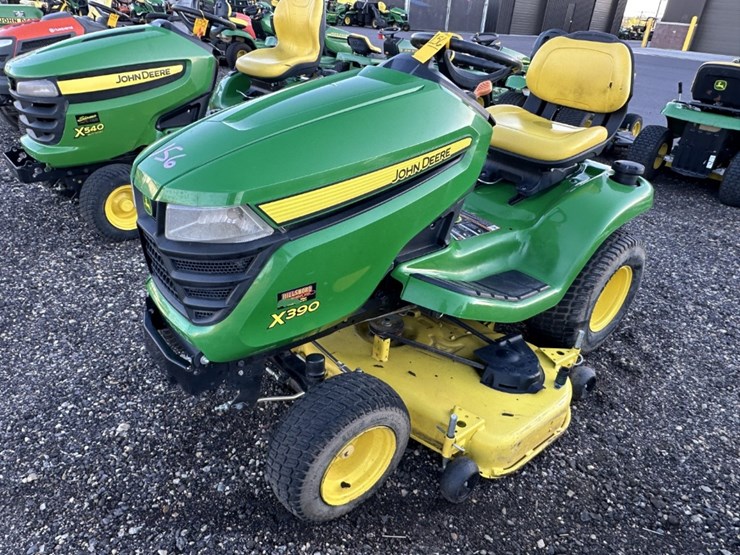 2020-john-deere-x390-image-1