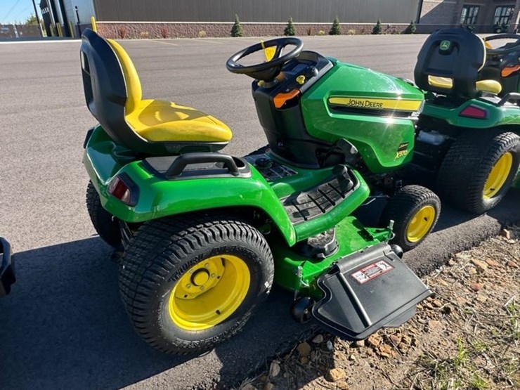 2024-john-deere-x570-image-3