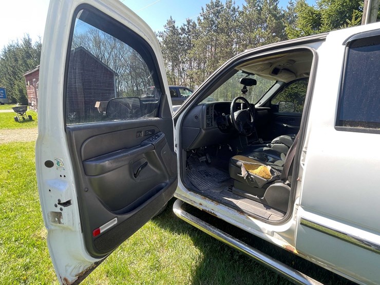 #7046-•-2005-chevrolet-duramax-(has-wi-title)-image-53