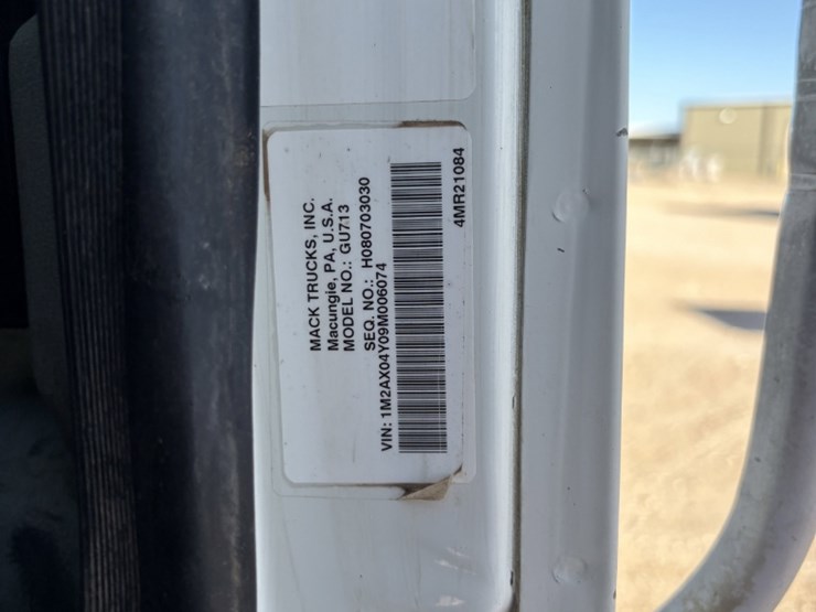 2009-mack-granite-gu713-image-12