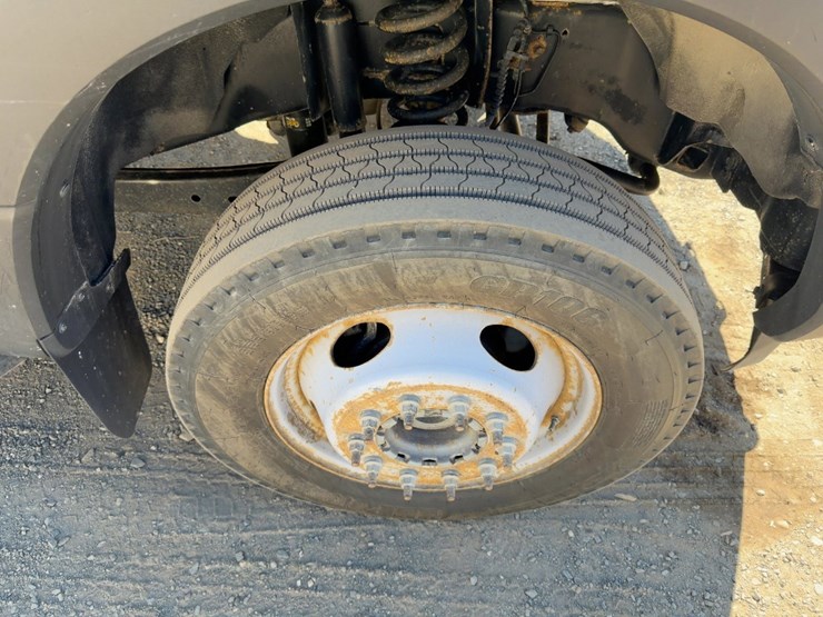 2017-ford-f550-xlt-image-8