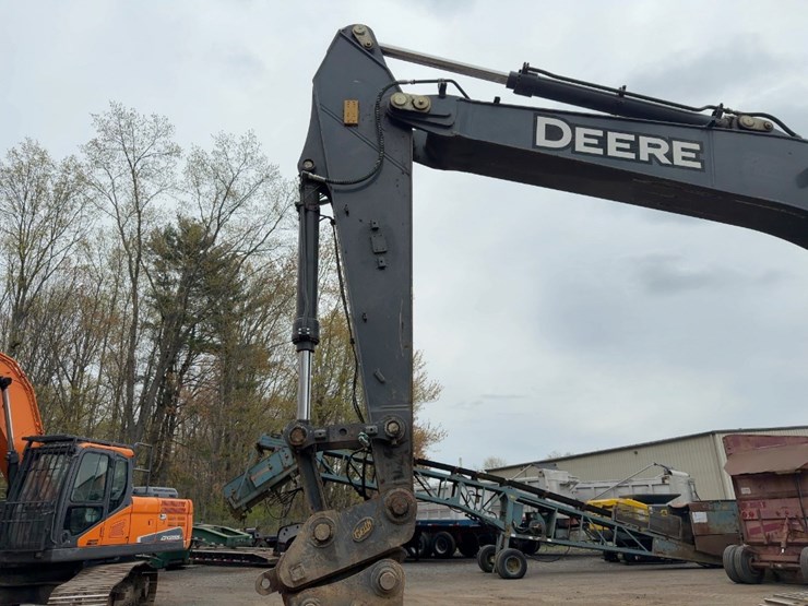 2016-deere-300g-lc-image-14