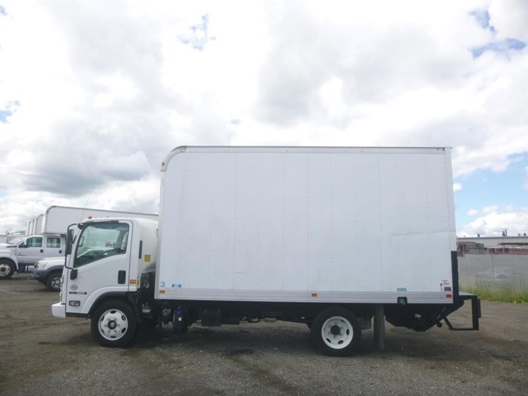 2023-isuzu-nrr-image-5