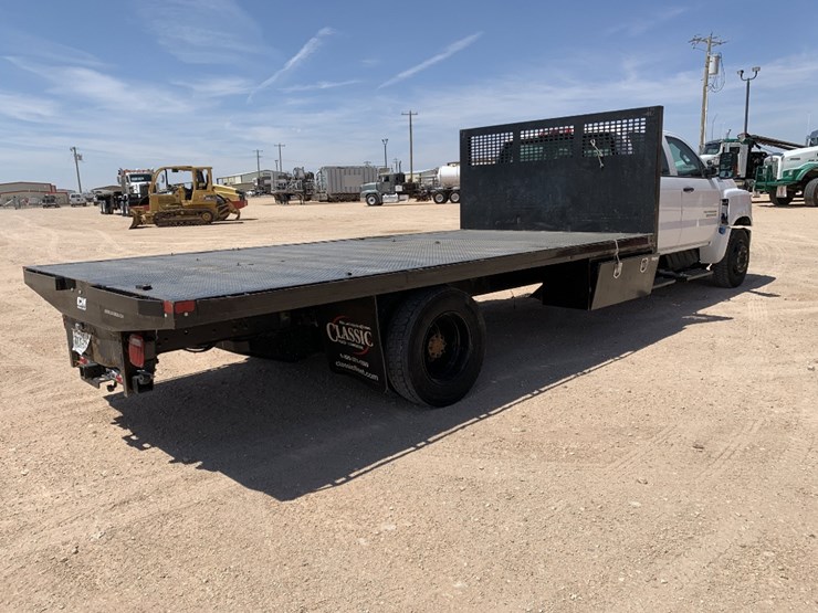 2022-chevrolet-silverado-6500hd-image-4