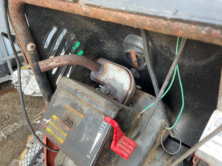 #7406-•-troy-built-snow-blower-image-5