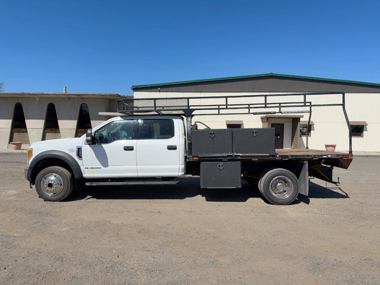 2017-ford-f550-xlt-image-2