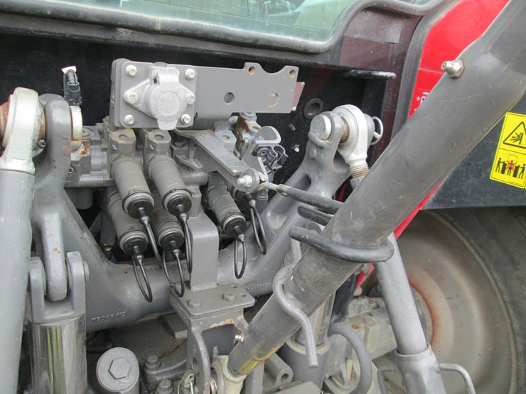 2018-massey-ferguson-4709-image-9