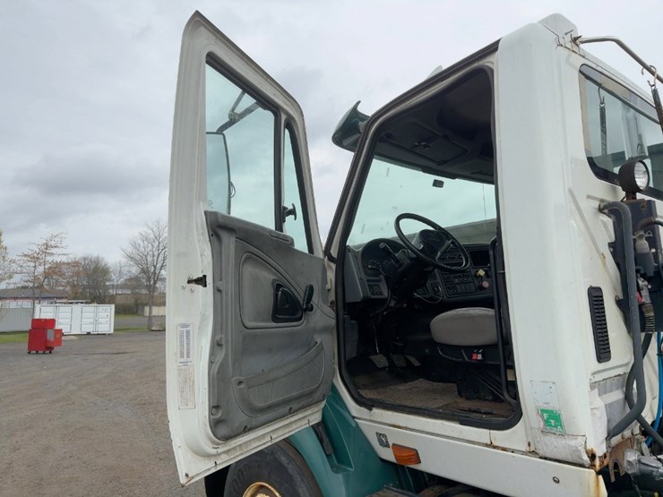 2005-international-8600-image-21