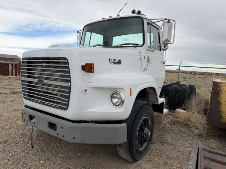 1990-ford-l8000-image-2