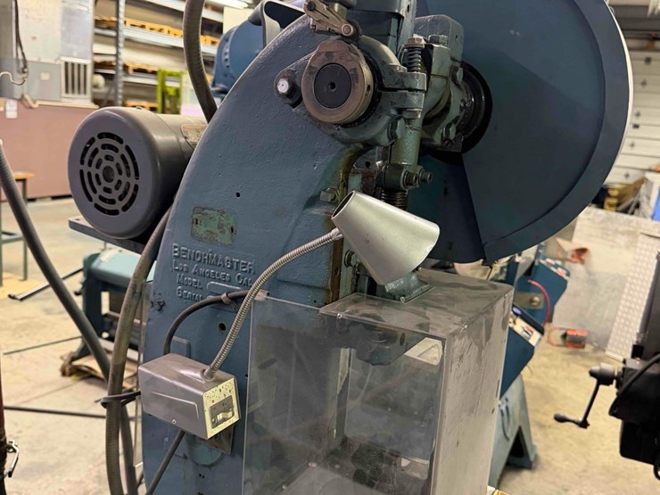 benchmaster-vertical-press-image-2