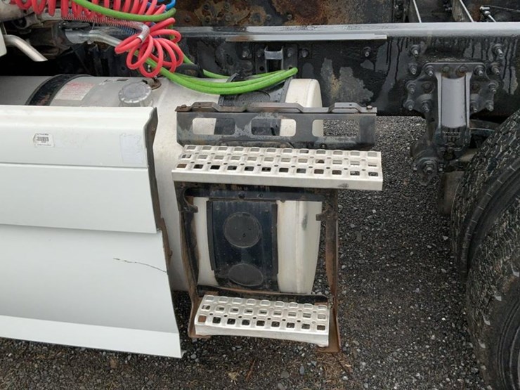 #137-•-2009-volvo-isx-semi-truck-image-45