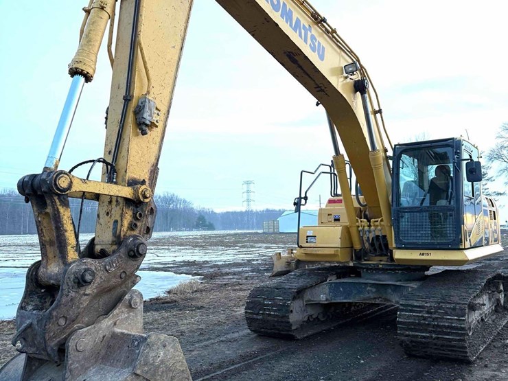2018-komatsu-pc210-lc-11-image-2