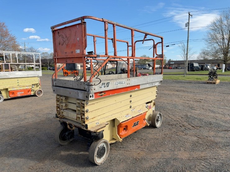2005-jlg-3246es-image-1