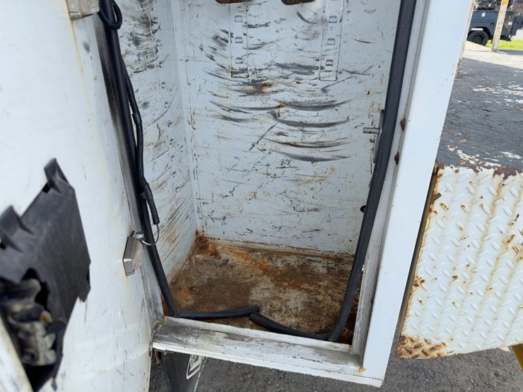 2013-international-7300-image-18