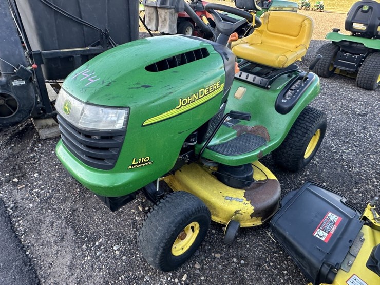 2004-john-deere-l110-image-1