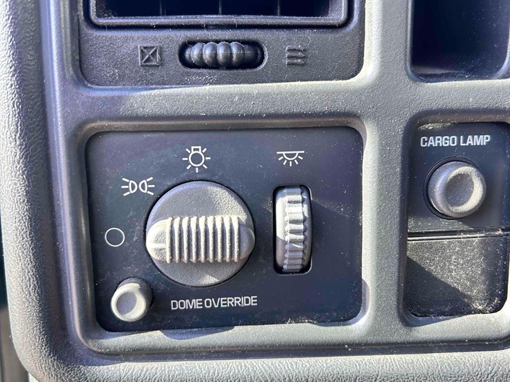 2002-chevrolet-2500hd-image-19