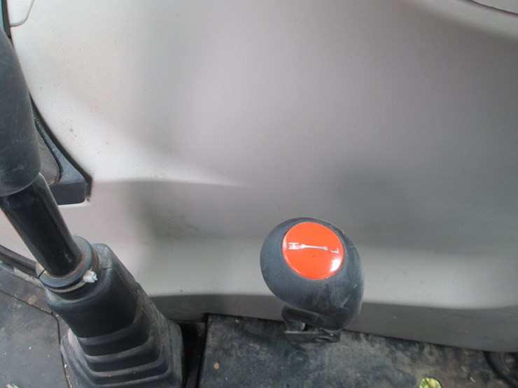 2018-massey-ferguson-4709-image-41