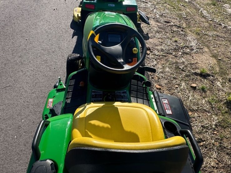 2024-john-deere-x570-image-9