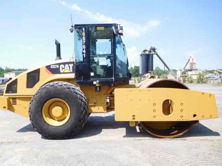 2011-caterpillar-cs74-image-4