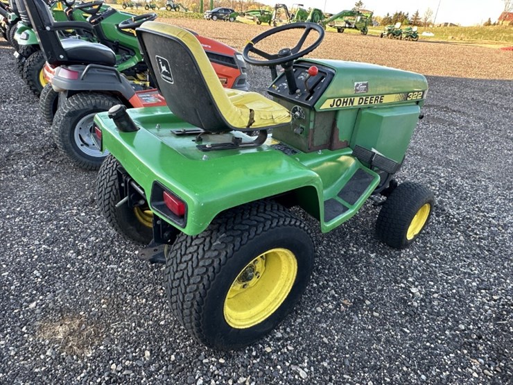 john-deere-322-image-3