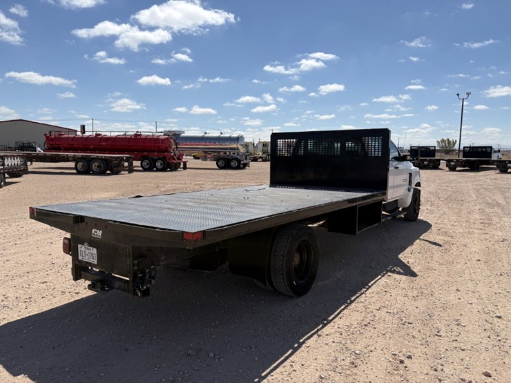 2022-chevrolet-silverado-6500hd-image-3