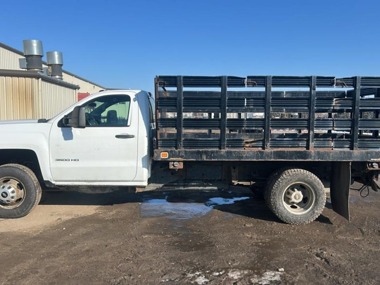 2017-chevrolet-silverado-3500hd-image-2