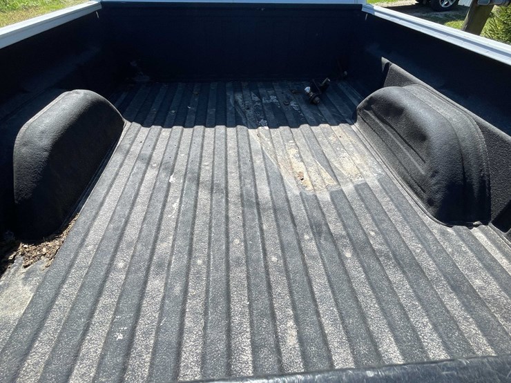 #7046-•-2005-chevrolet-duramax-(has-wi-title)-image-34