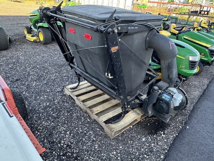 john-deere-mcs-high-lift-bagger-image-3