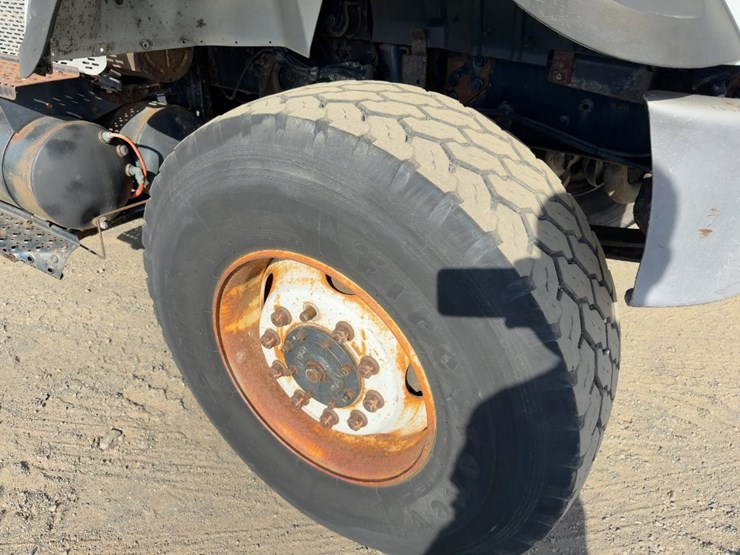 2013-international-7300-image-8