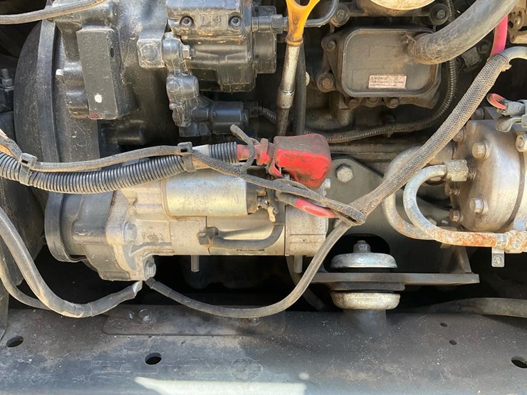 2021-bobcat-t870-image-39