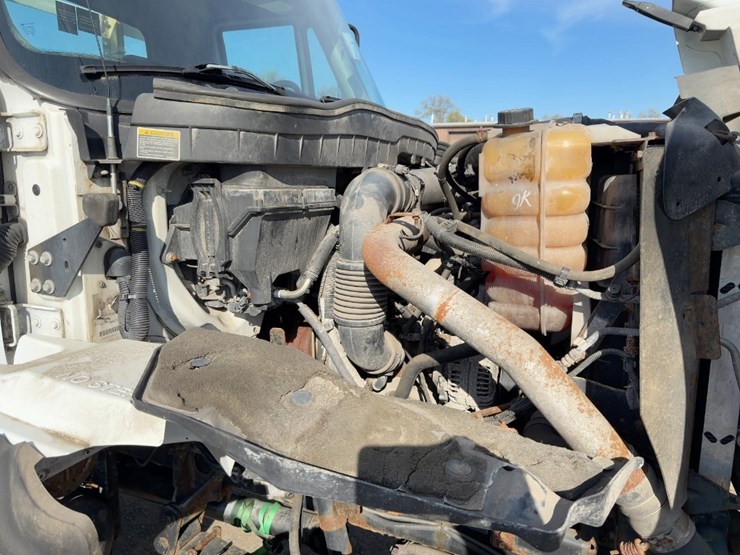 2013-international-7300-image-13