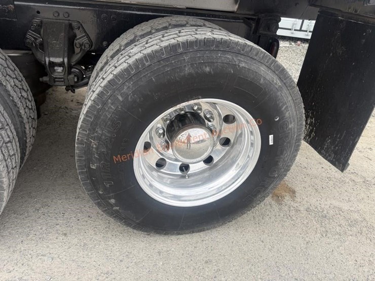 2014-freightliner-108sd-image-23