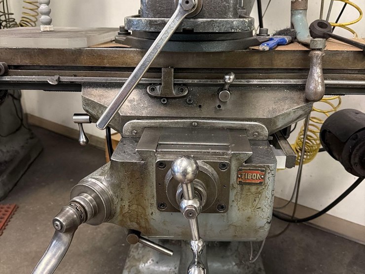 bridgeport-j-head-vertical-milling-machine-image-9