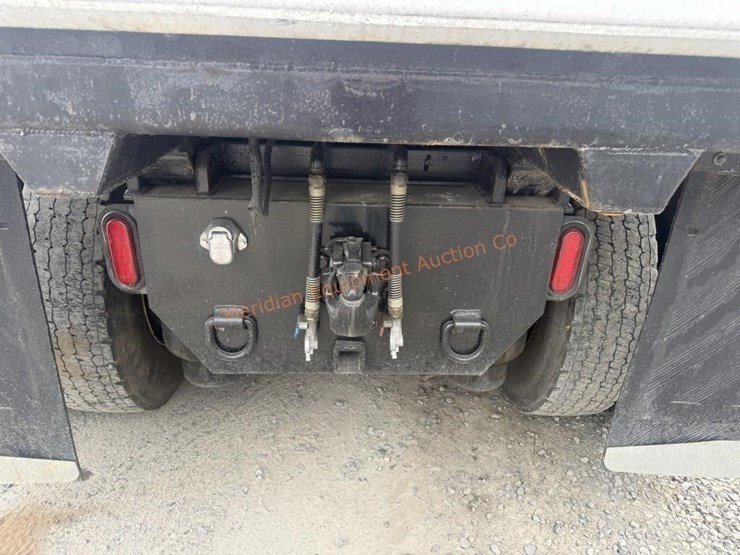 2014-freightliner-108sd-image-25