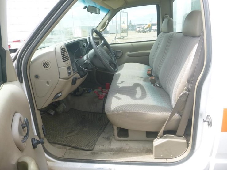 2002-chevrolet-3500-image-17