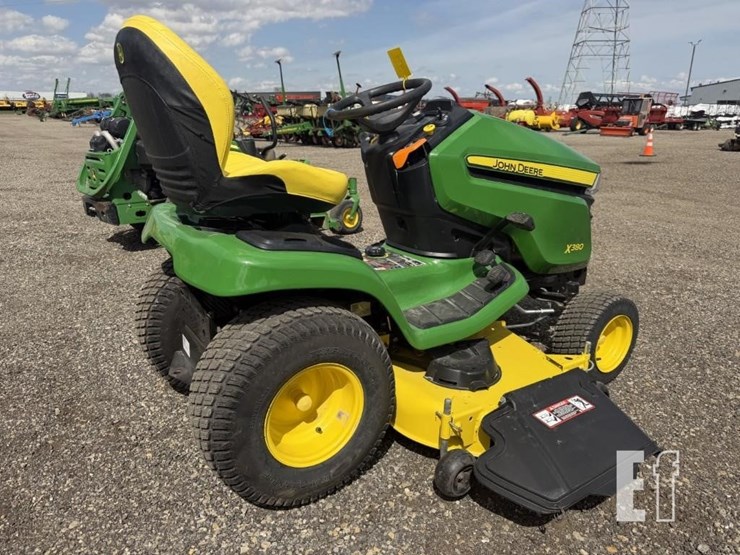 2022-john-deere-x380-image-3