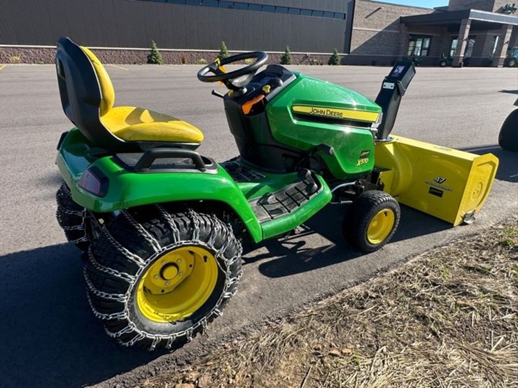 2024-john-deere-x570-image-3