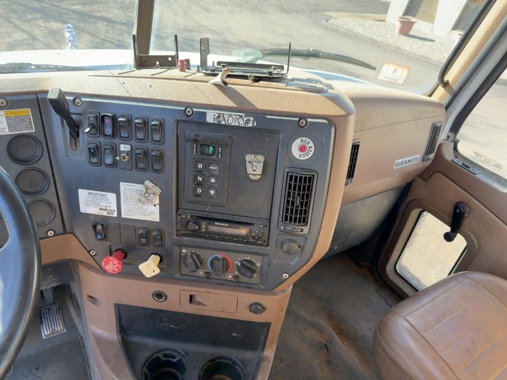 2010-mack-granite-gu713-image-33