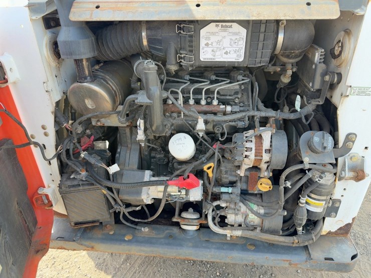 2015-bobcat-s650-image-16