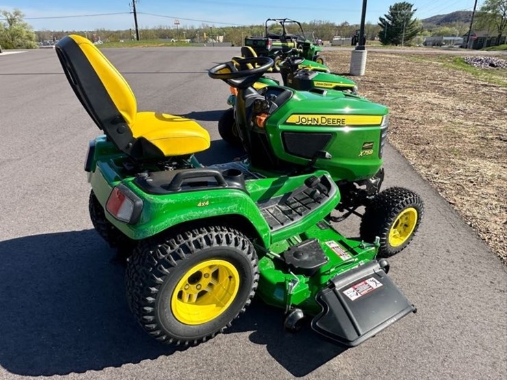 2022-john-deere-x758-image-3