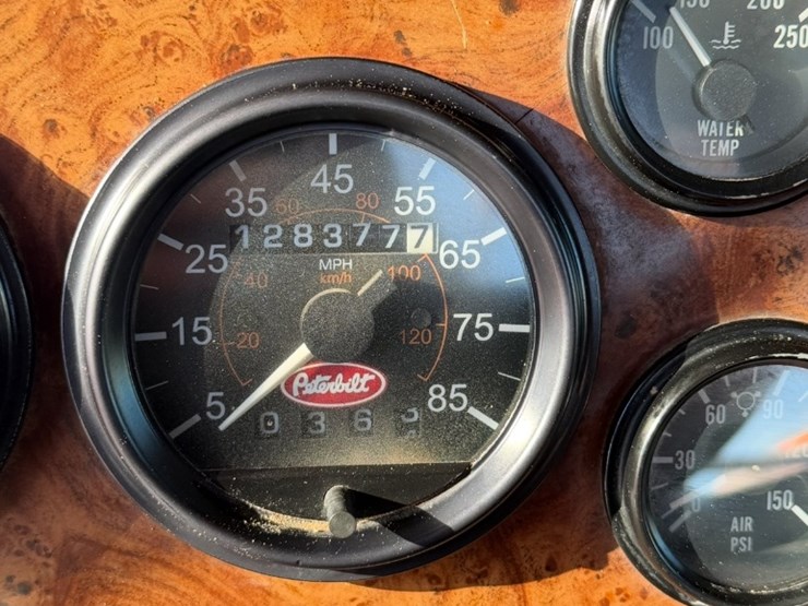 2002-peterbilt-357-image-10