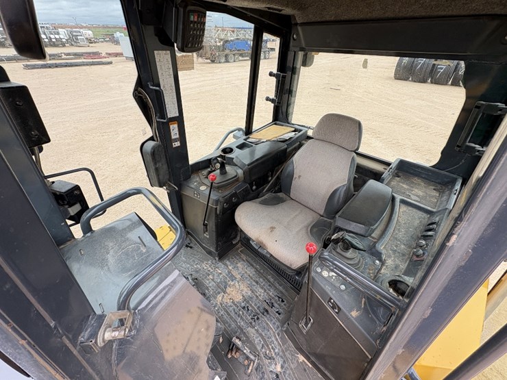 2015-deere-850k-xlt-image-8