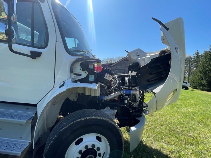 2020-freightliner-m2-106-image-86