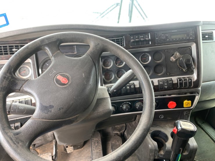 2010-kenworth-t660-image-12