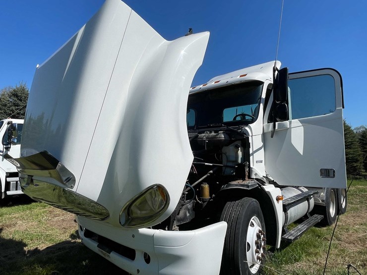 #7157-•-2006-freightliner-columbia-(has-wi-title)-image-94