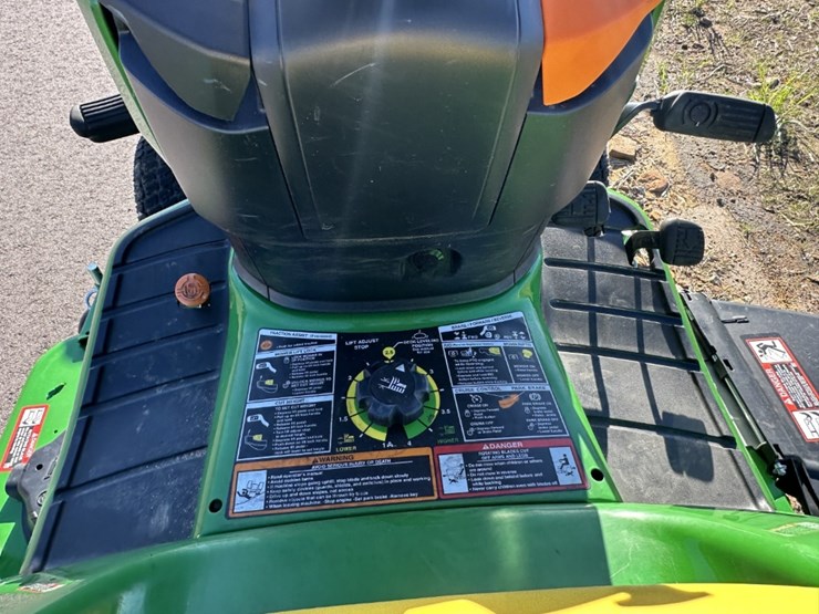 2024-john-deere-x570-image-9