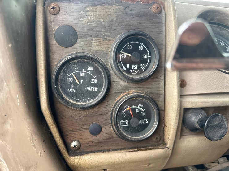 1983-mack-dm686s-image-24