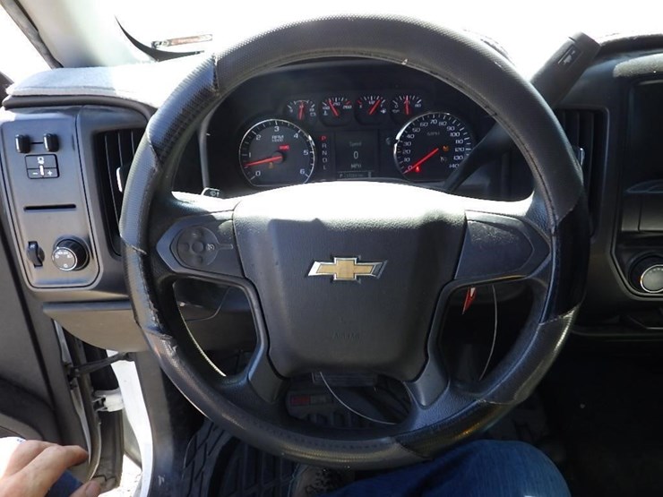 2017-chevrolet-silverado-1500-image-25