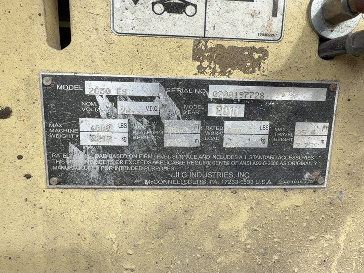 2010-jlg-2630es-image-12