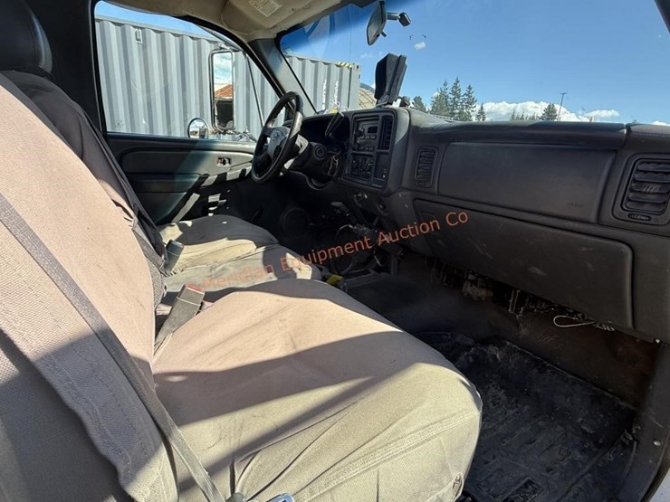 2005-chevrolet-silverado-3500-image-35